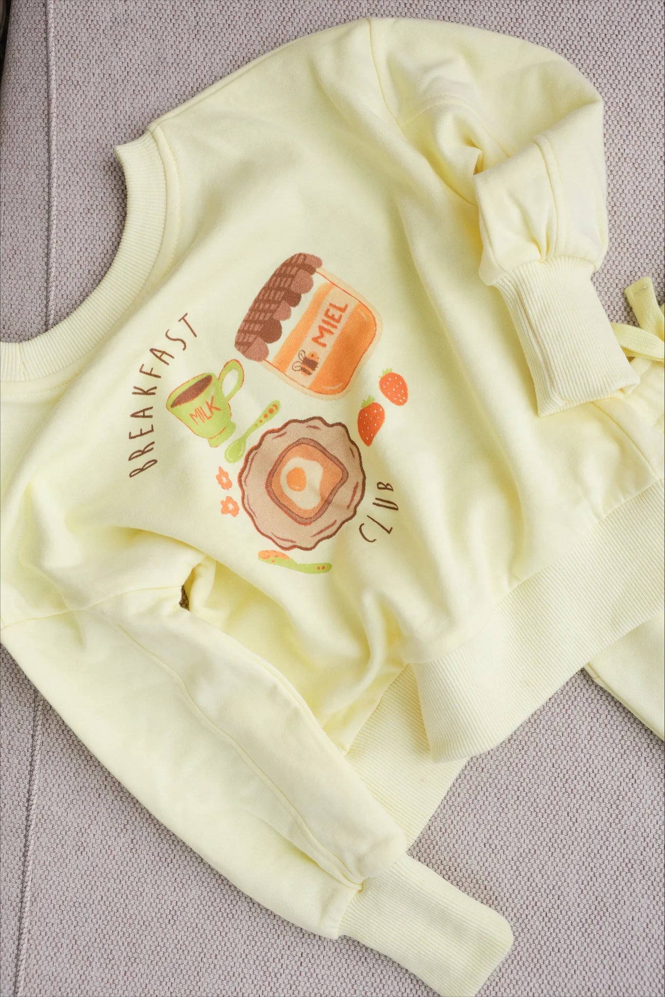 Crewneck Jaune Clair Imprimé Breakfast Club