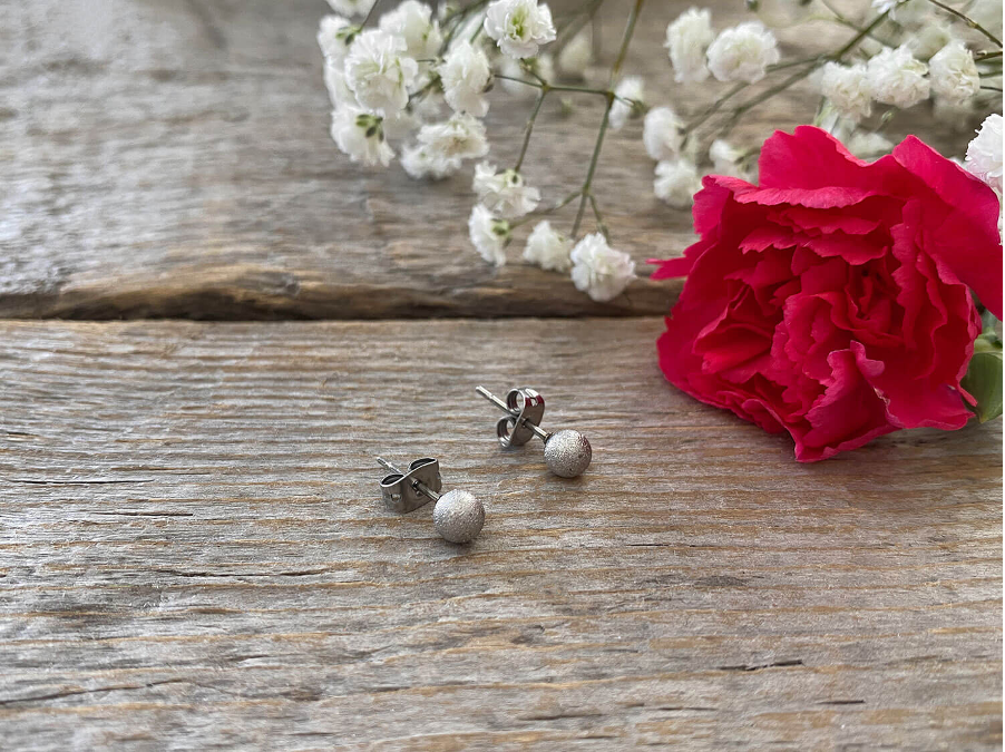 Clous D'oreilles Cassis