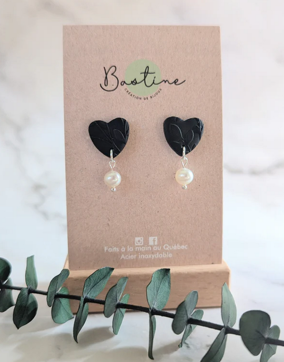 Boucles D'oreilles Capucine Coeur Perle Noires