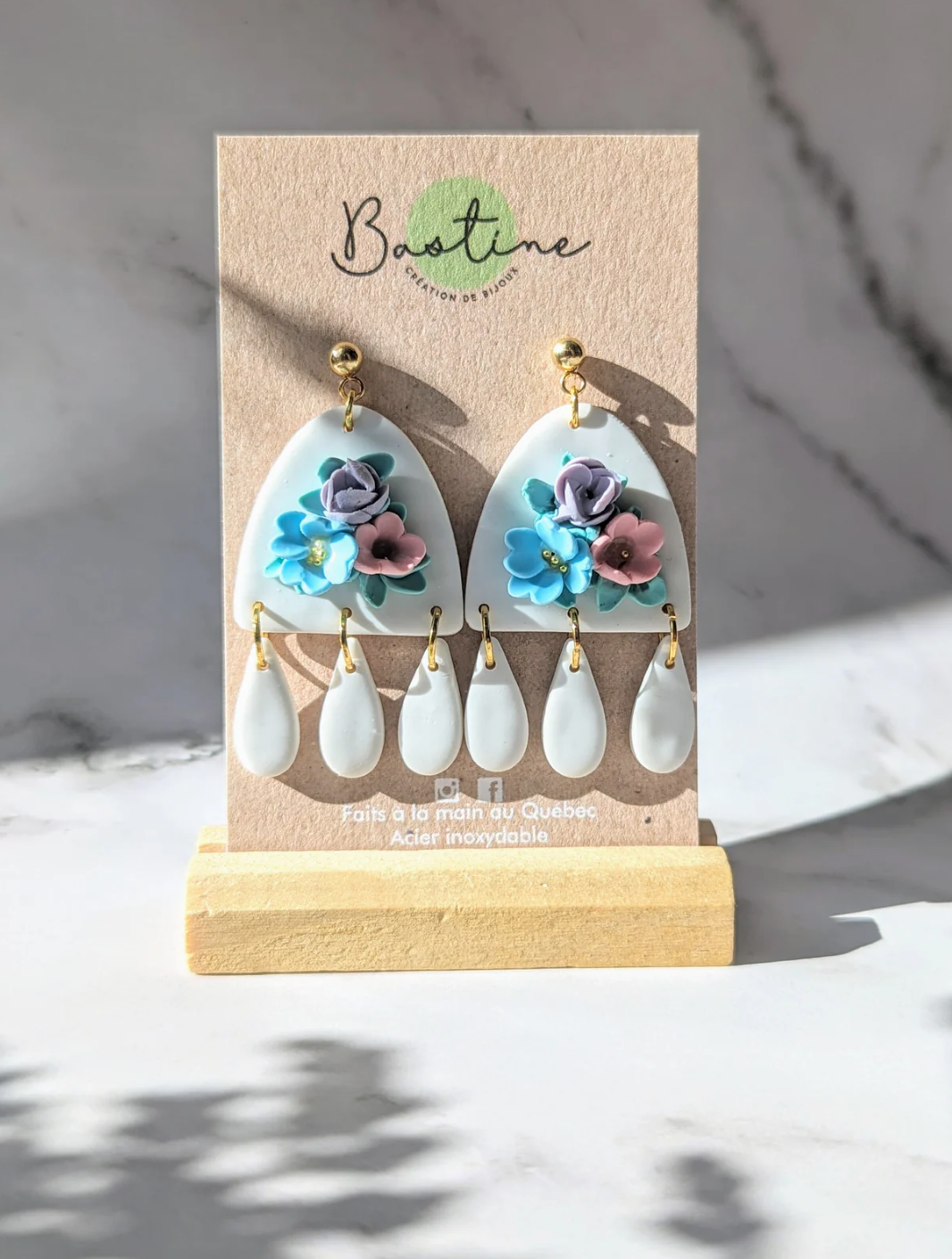 Boucles D'oreilles Pendantes Blanches Bouquet Bleu, Mauve & Rose