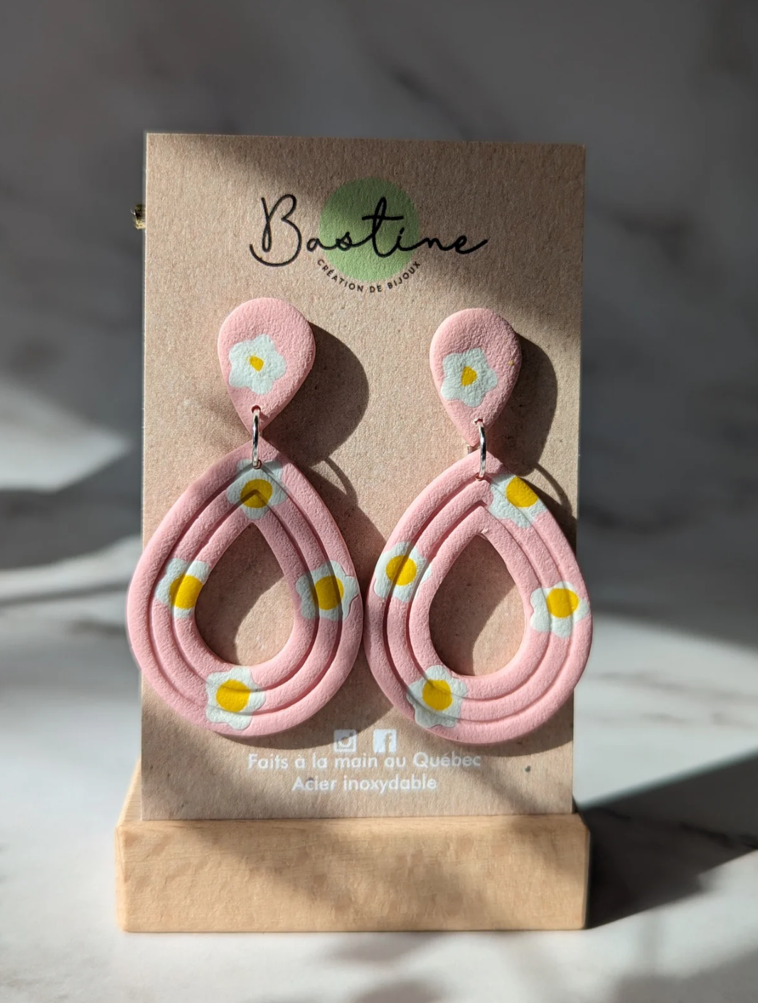 Boucles D'oreilles Pendantes Coralie Rose Gouttes Fleurs Blanches