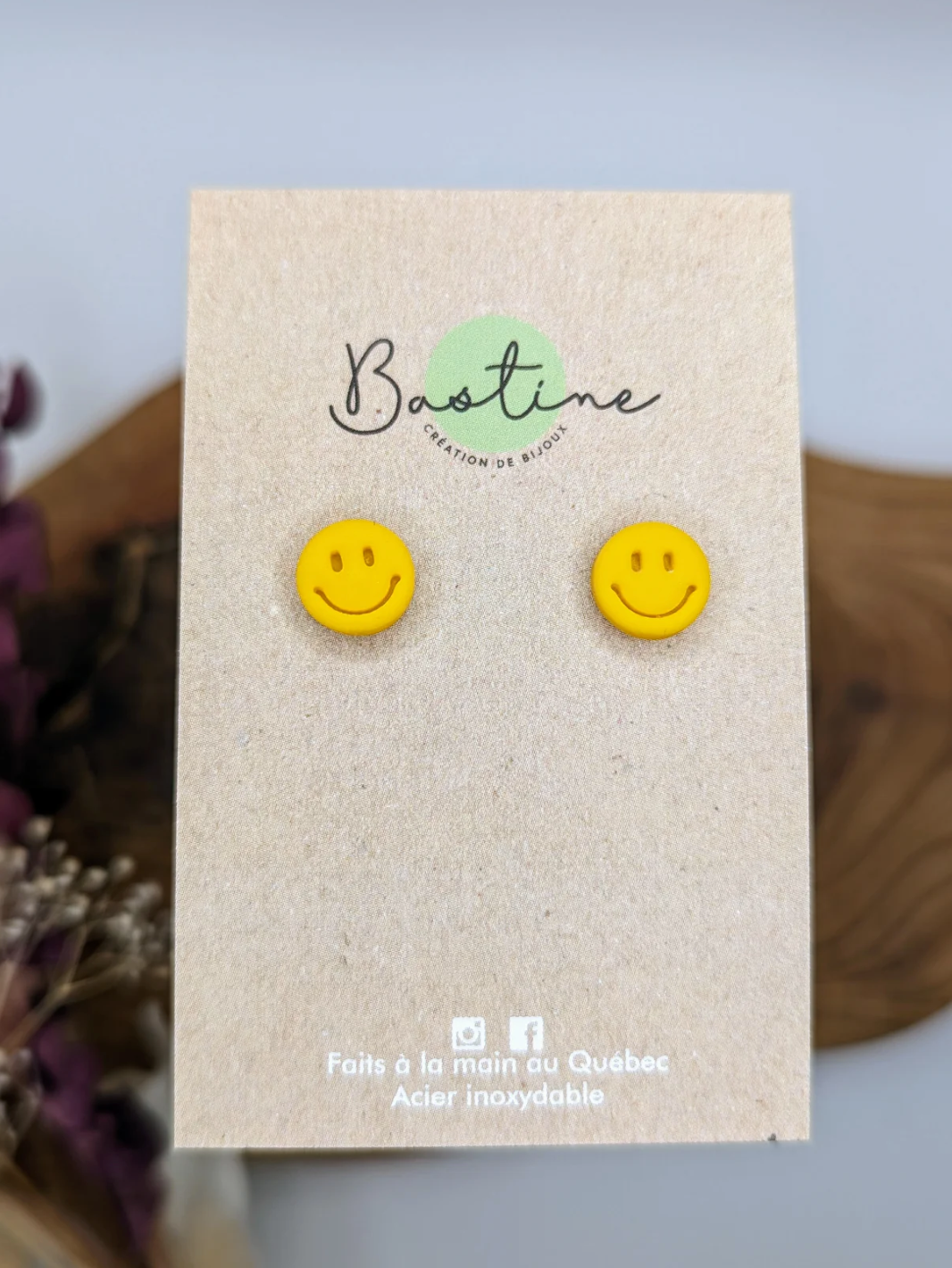 Studs Smiley Jaune