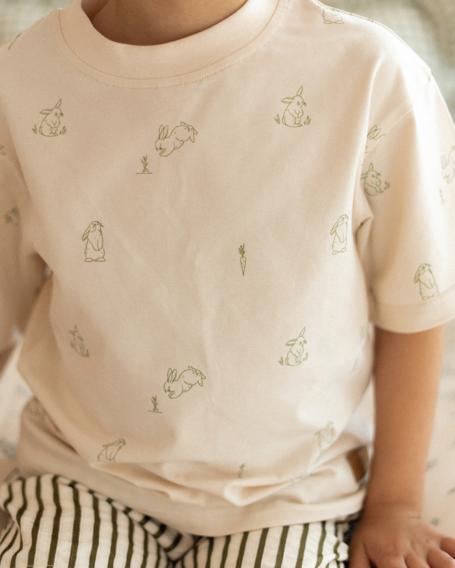 T-Shirt Évolutif Crème Motifs Lapins Verts