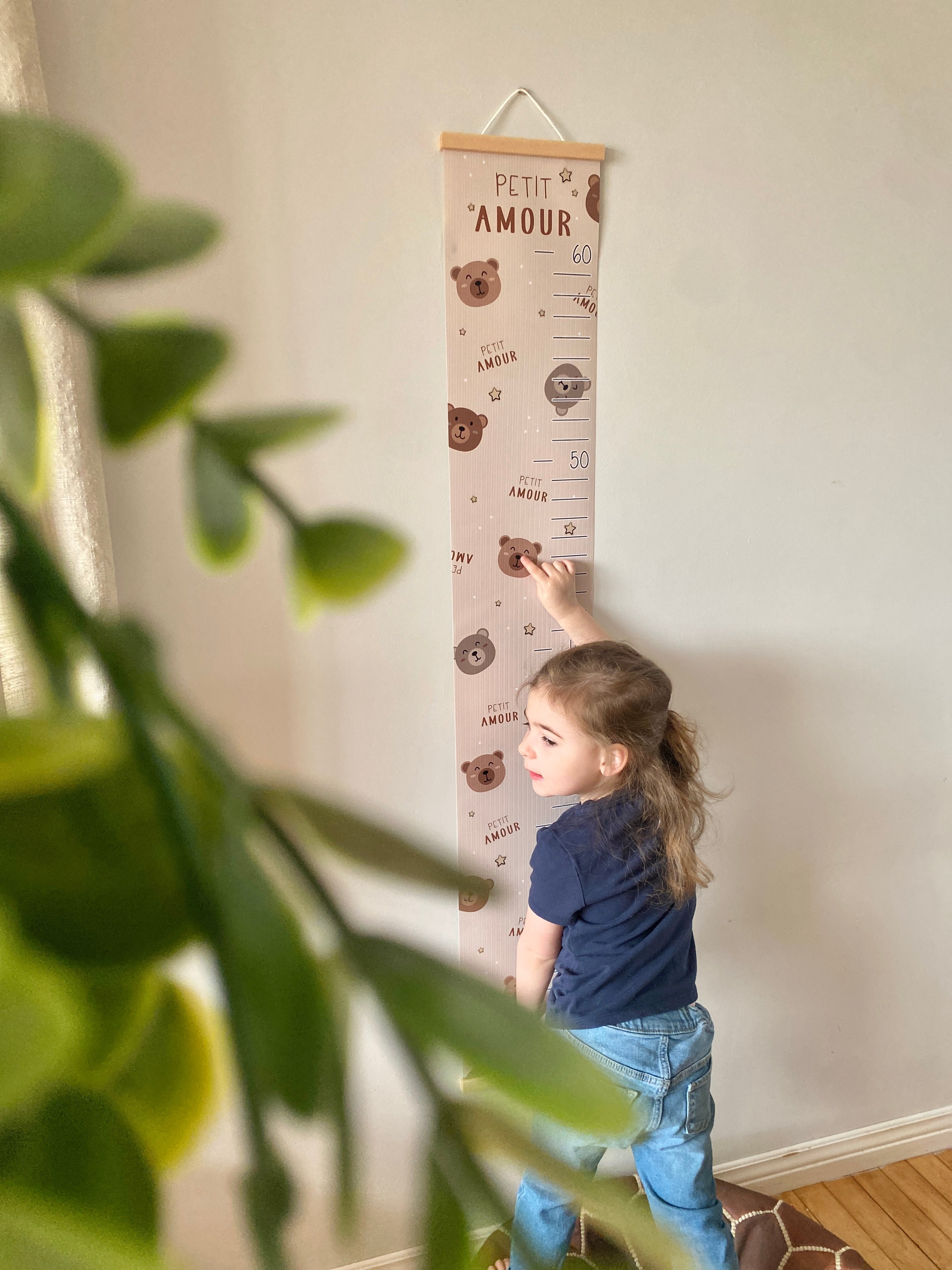 Échelle De Grandeur Petit Ours Brun Et Support En Bois Magnétique