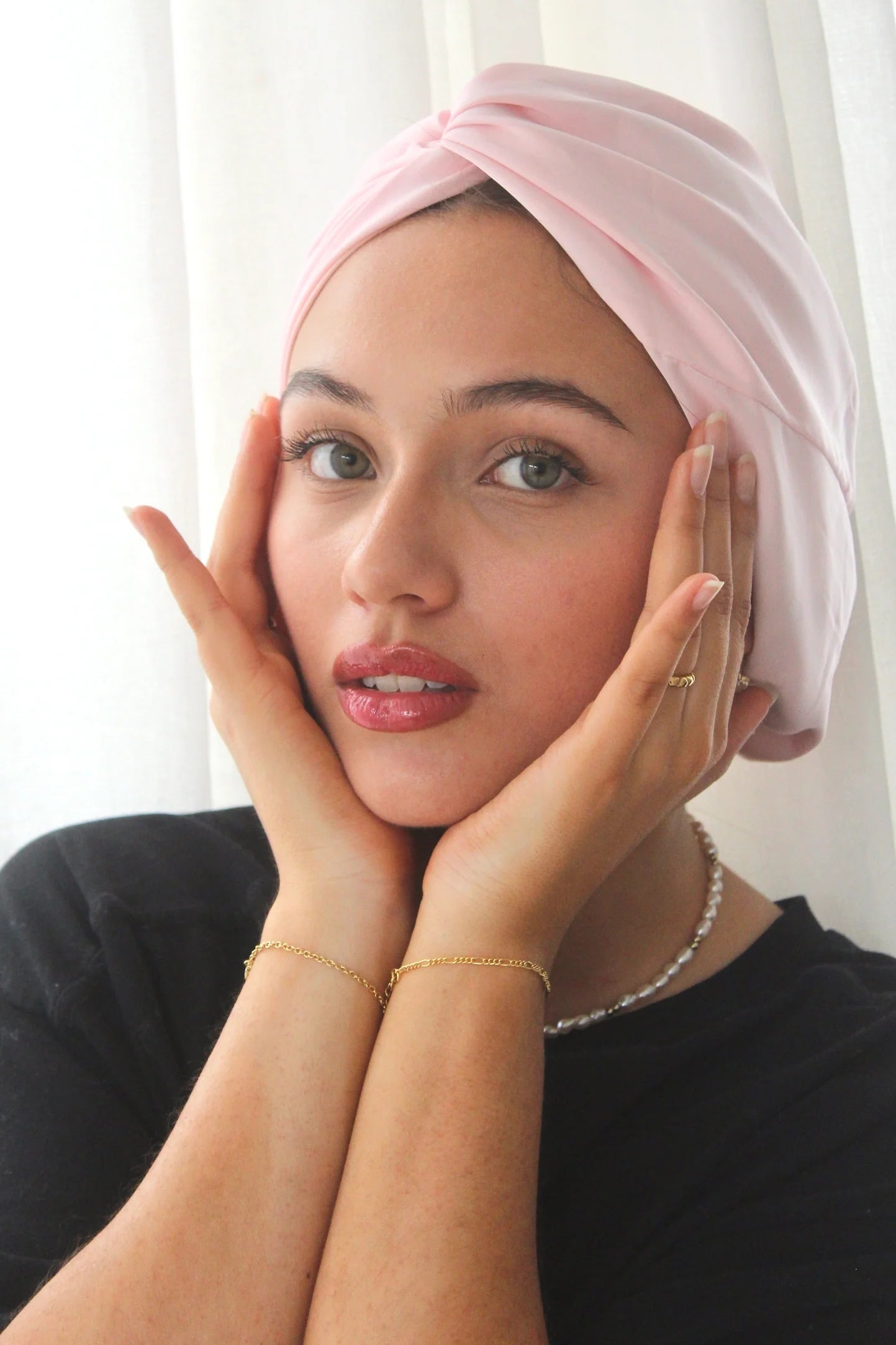 Bonnet En Satin Rose