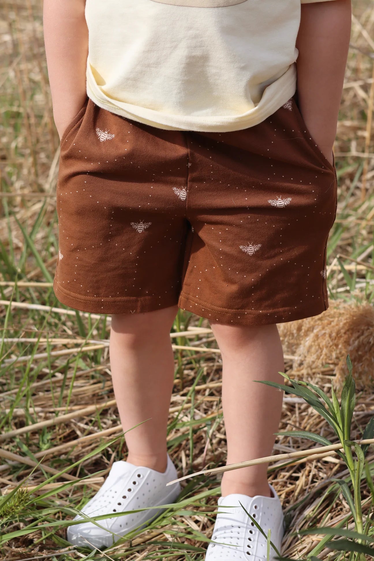 Short Évolutif Brun À Motifs Abeilles