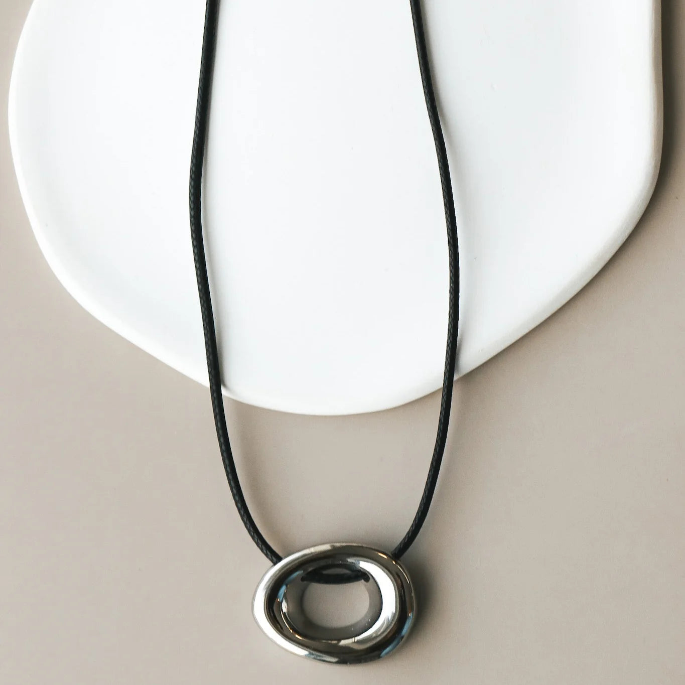 Collier Fila