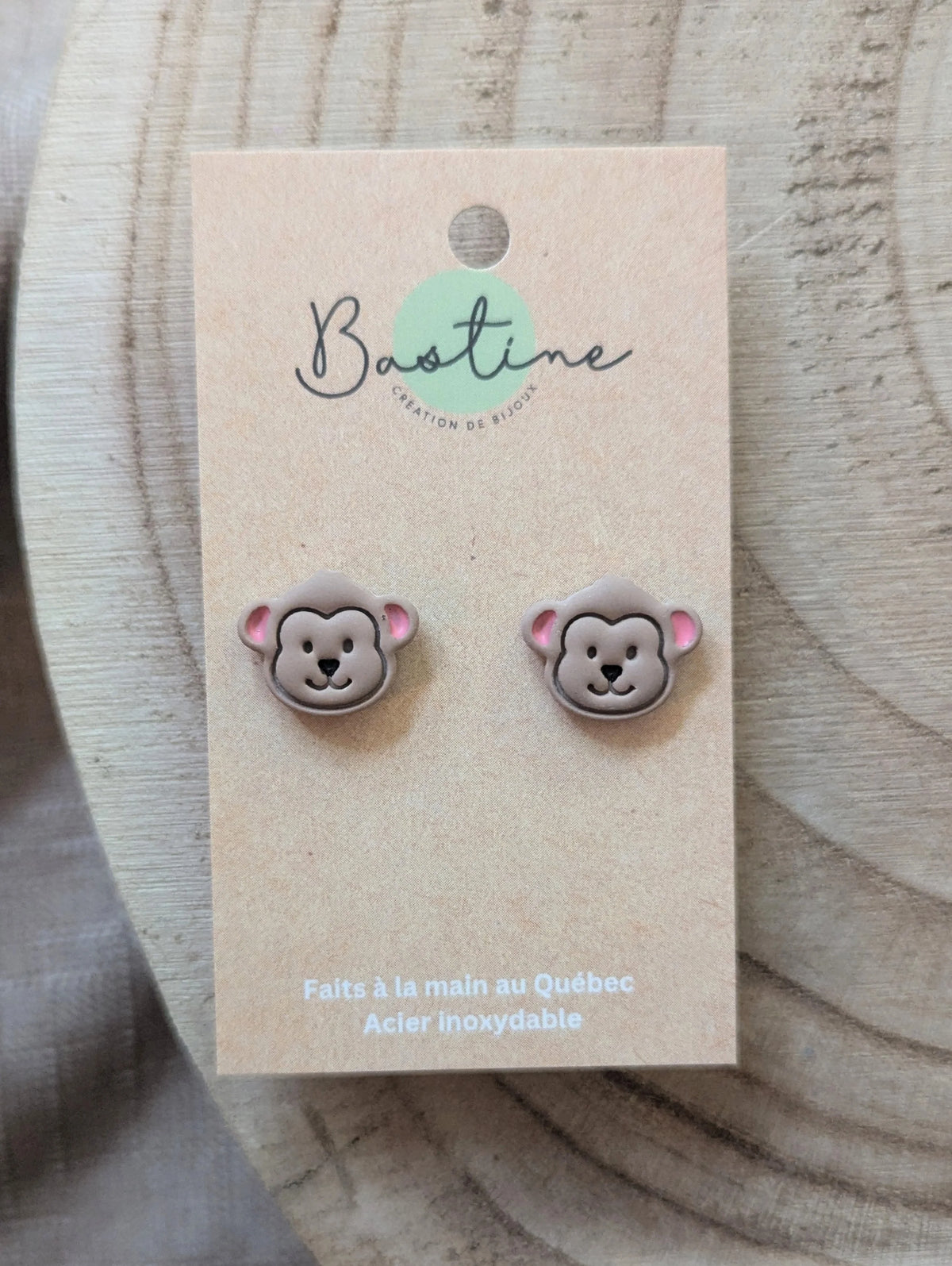 Studs Singe