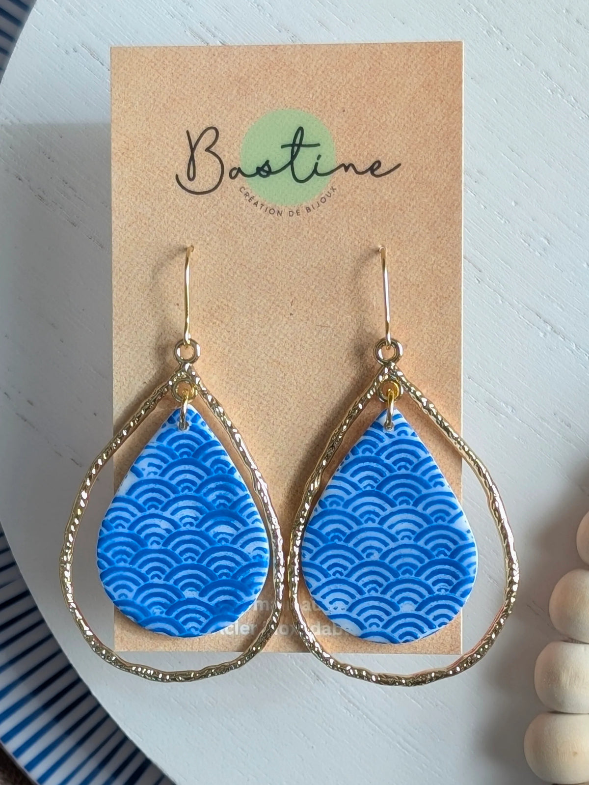 Boucles D'oreilles Pendantes Tamara Gouttes Bleus Avec Breloques