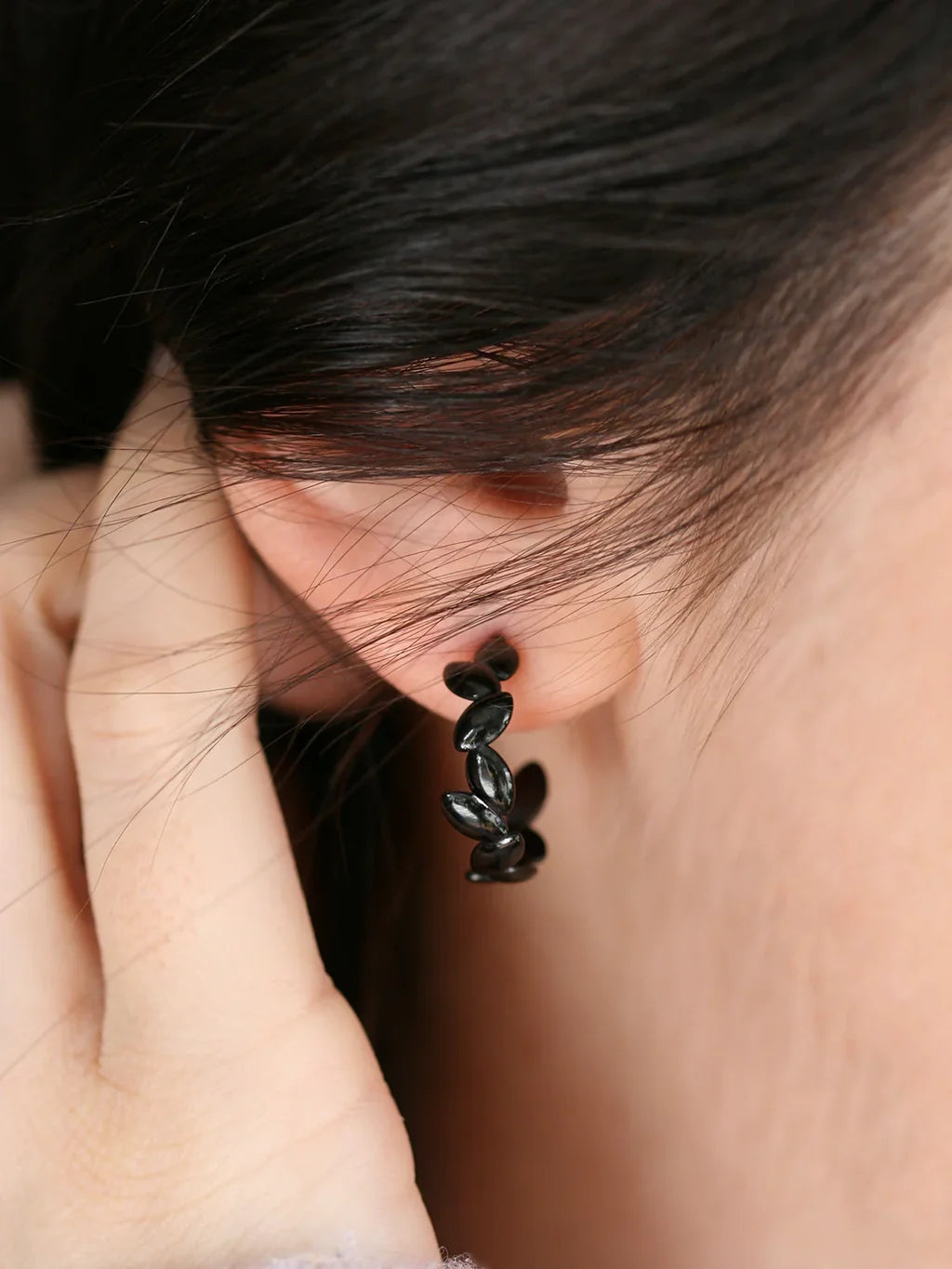 Clous D'oreilles Leaf Noir