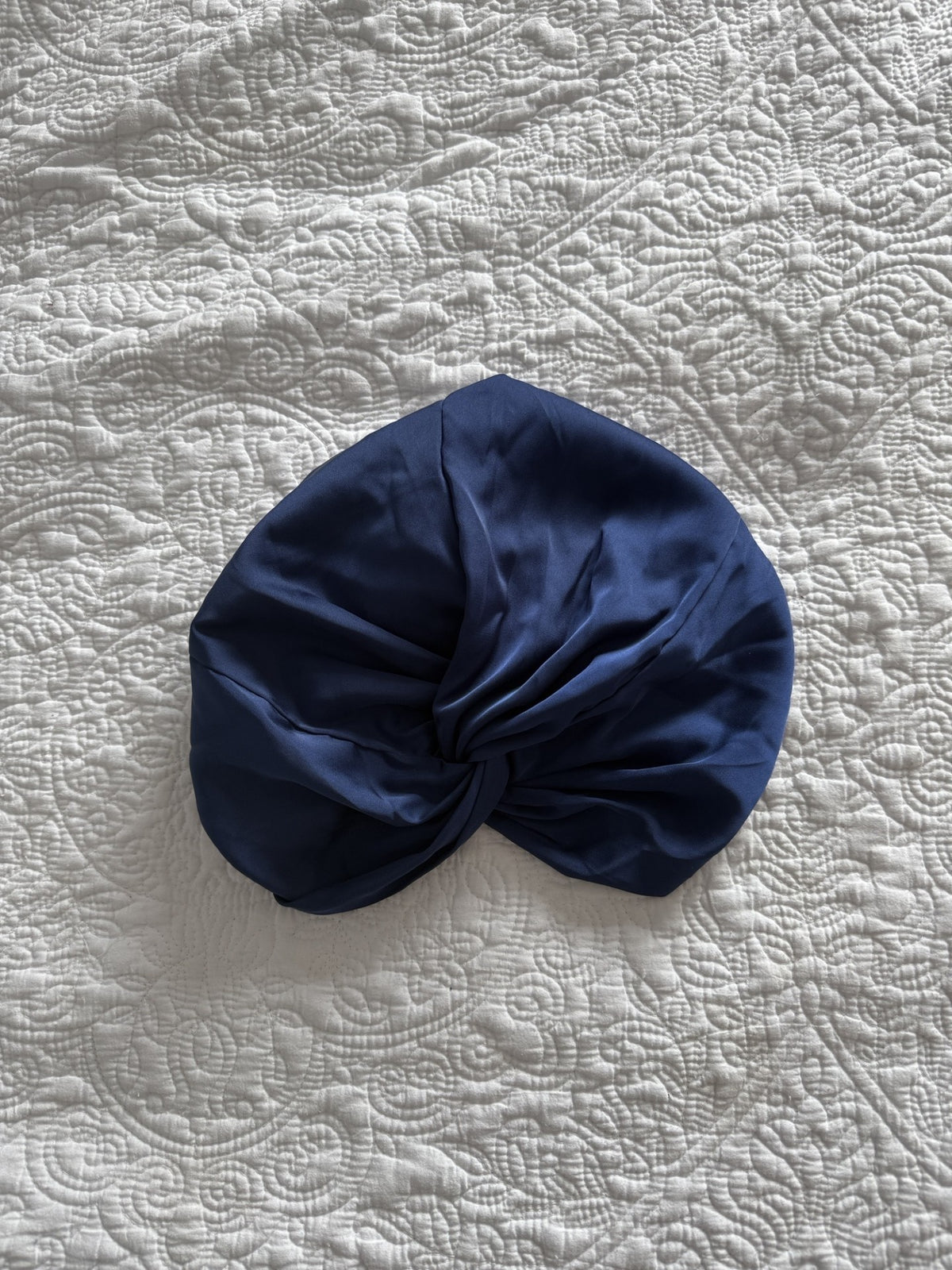 Bonnet En Satin Bleu Foncé